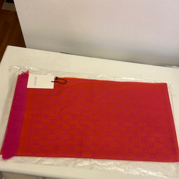 NWT Gucci wool patterned scarf. - Picture 3 of 5
